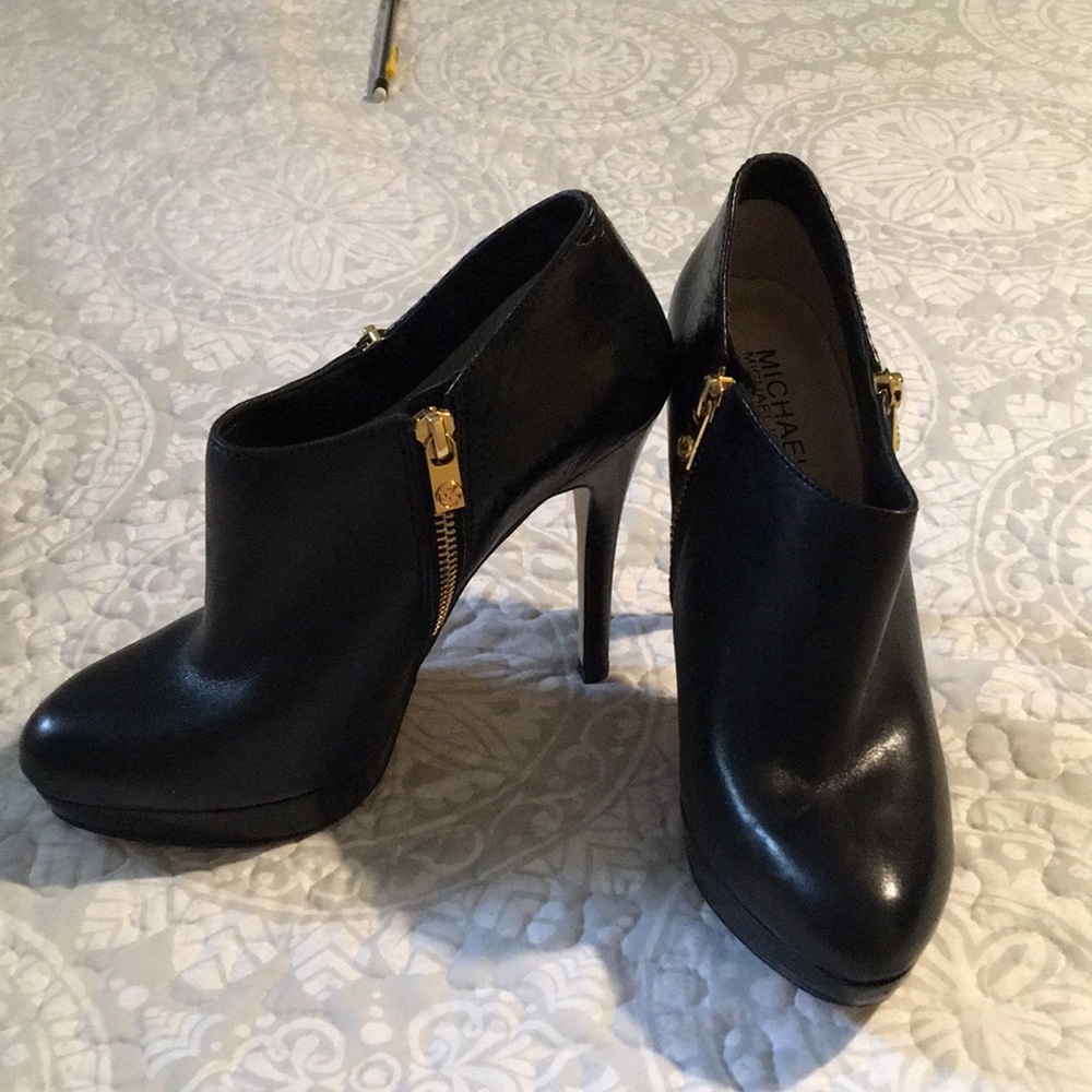 MK bootie/heels